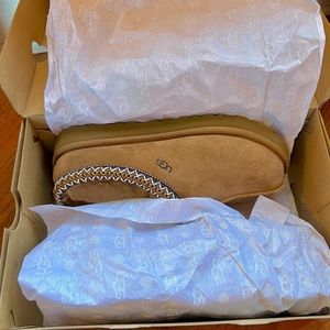 Women UGG Tasman Slippers. Chestnut size 8.